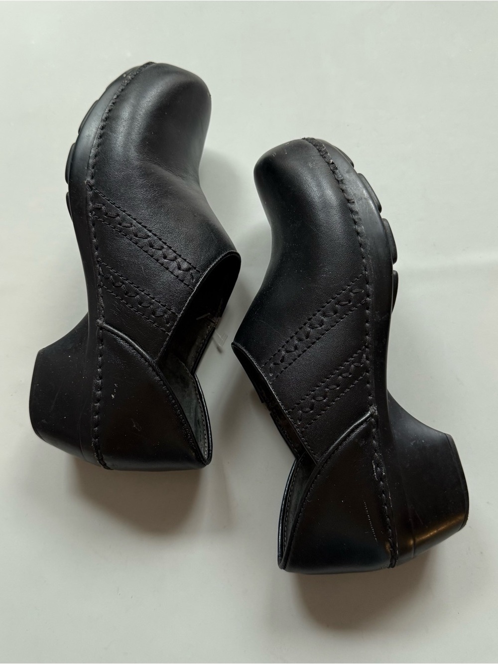 Dansko Professional Clogs Sienna Round Toe Women’s Black Leather Sz 38 / 7.5